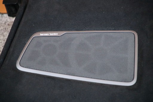 BMW 8 G15 rear plato ALCANTARA HARMAN KARDON 8079851