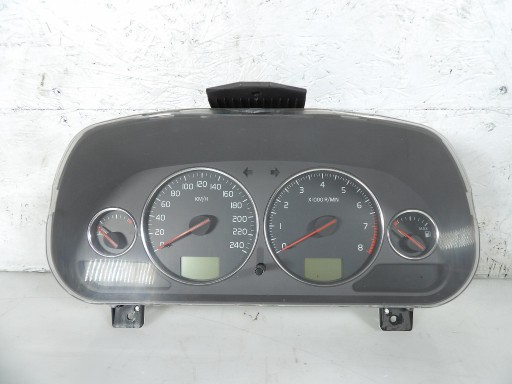 VOLVO V40 and 1.8B dials 30662280
