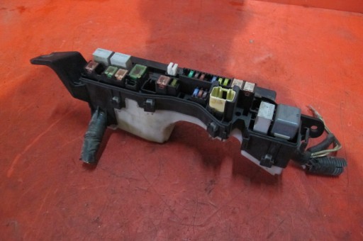 TOYOTA COROLLA VERSO 2 II 04- 2.2 D4D fuse box