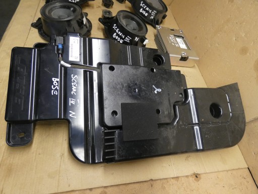 RENAULT SCENIC III Verstärker SUBWOOFER Lautsprecher BOSE 281313216R 280632729R