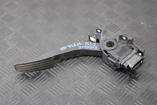 accelerator pedal EVOQUE L538 EJ32-9F836-AA