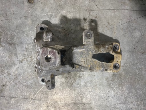 00057325 - Лапа опора двигуна AUDI A4 3.0 TDI 4G0199308AD