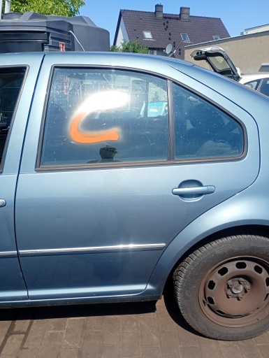 dvere Ľavé zadné zadok VW Bora 98-05 kod lakieru LB5X