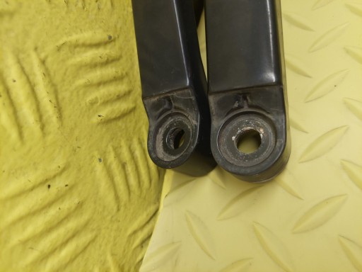 TOYOTA COROLLA VERSO wiper arms front