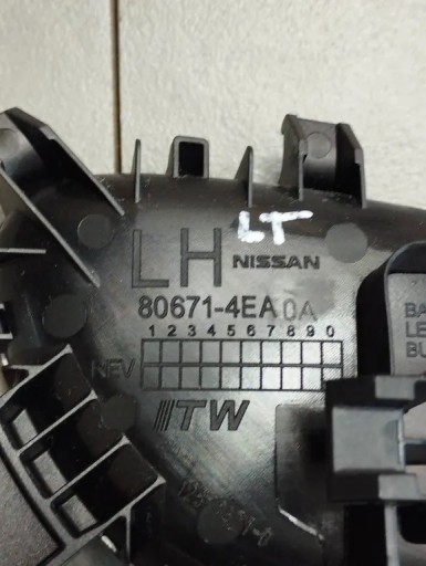 Renault Kadjar klika WEW levá záď 806714EA0A
