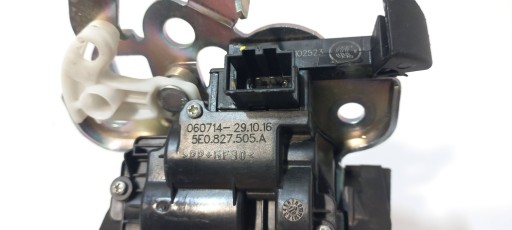 Seat Leon 5F Skoda Fabia Rapid Octavia lock of rear bonnet 5E0827505A (Z15)