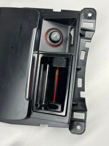 AUDI A4 B8 A5 8T skříňka spolujezdce popelník adapter 12V 8K0857951C