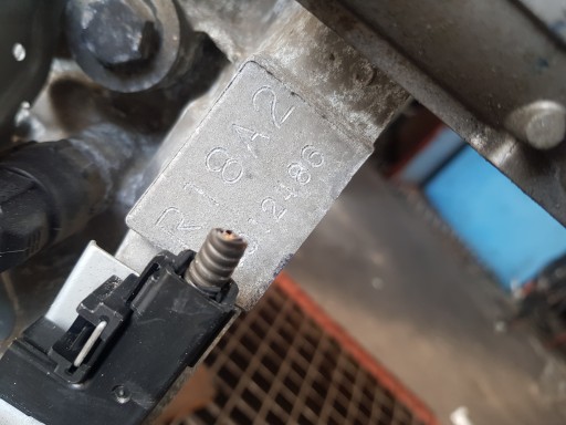 motor benzínový- sloupek HONDA CIVIC 8 UFO 1.8 V TEC R18A2