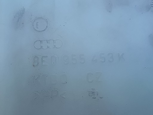 réservoir eau essuie glace sous XENON 8E0955453 AUDI A4 B6