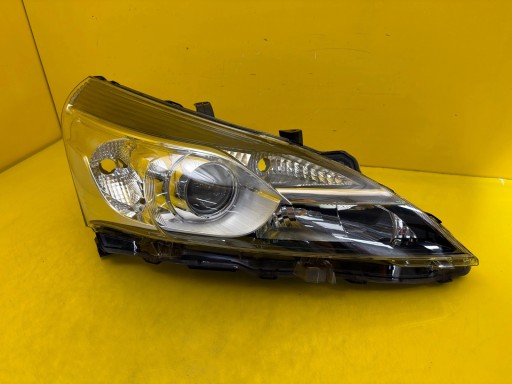light right Toyota Verso Lift 13-18 81110-0F161-00