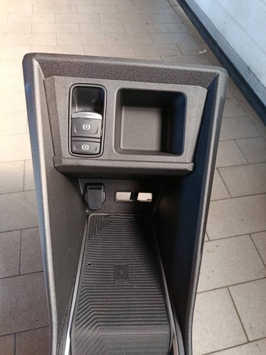 bracciolo TUNEL consolle Renault 4 E-TECH come nuovo!