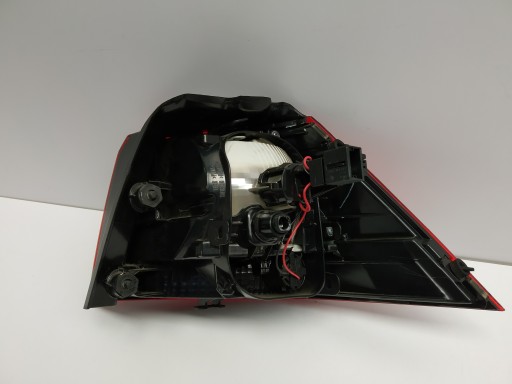 12-16r Vw Golf VII HB ladna light wklad rear part left