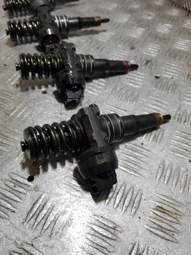 POMPOWTRYSKIWACZE KOMPLET VOLKSWAGEN GOLF 5 038130073AG 0414720215