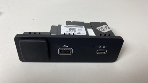 L8B2-19E110-CD - РОЗ'ЄМ USB ПОРТ LAND ROVER DISCOVERY SPORT 550