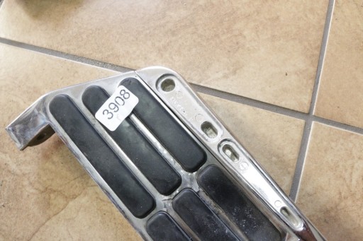 1 - Honda Goldwing GL 1800 підніжка права 3908 підніжка