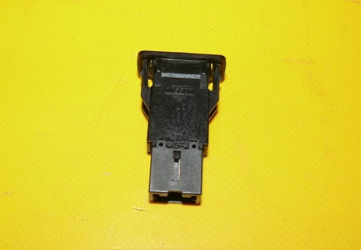 button door tanks of the fuel NISSAN QUEST III