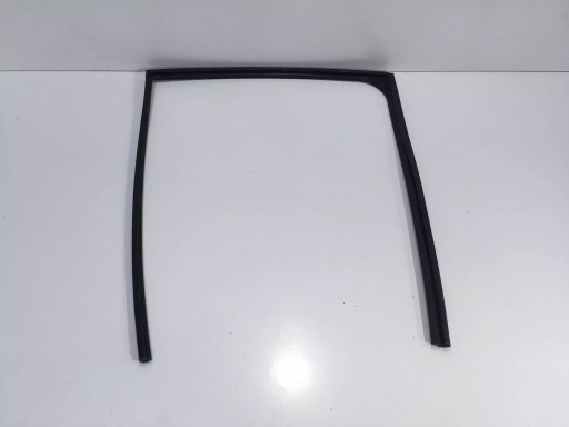 3NF0A - NISSAN LEAF II 20R ущільнювач двері правий задній 82330