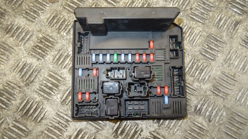 compartment of fuses Nissan OE 284B7BB00C
