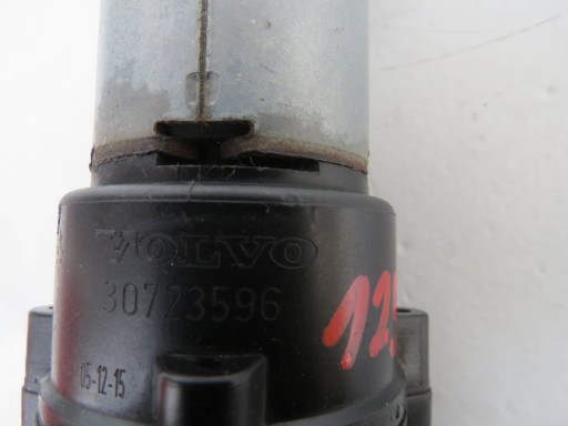 motorić pumpa vode VOLVO XC90 i 30723596 4.4L