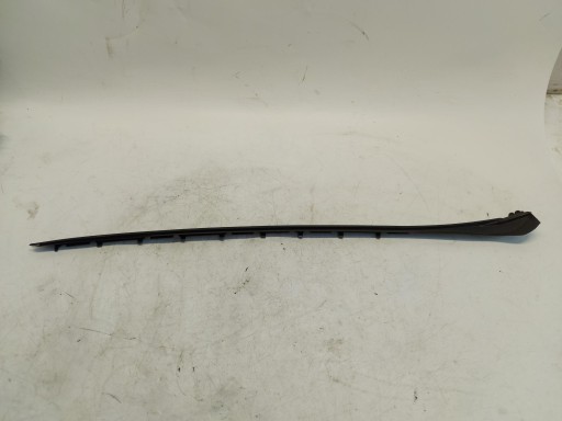 BMW U06 220d moulding windows left