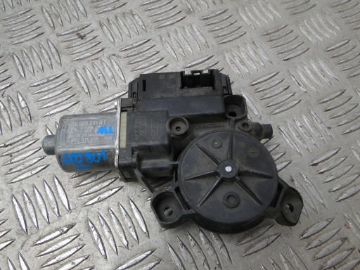 Электродвигатель стеклоподъемника левый передний 6r0959801at