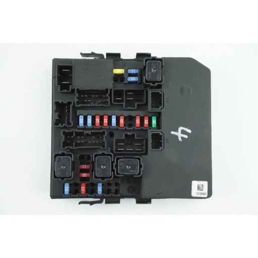 БЛОК ПРЕДОХРАНИТЕЛЕЙ NISSAN NV200 284B73LS1A