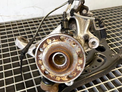 swing right front SKODA OCTAVIA III 2.0 184KM 5Q0407258A of the pivot