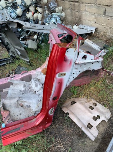 TOYOTA YARIS III ПРАВАЯ ЧЕТВЕРТЬ