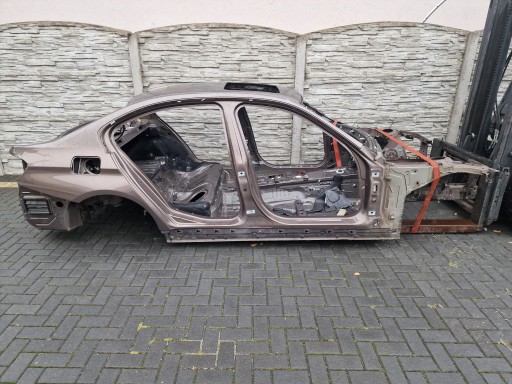 BMW F30 F31 štvrťka štvrťka FARTUCH prah pravý predok B06
