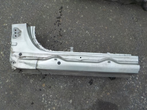 threshold left toyota avensis T25 lift 2008r