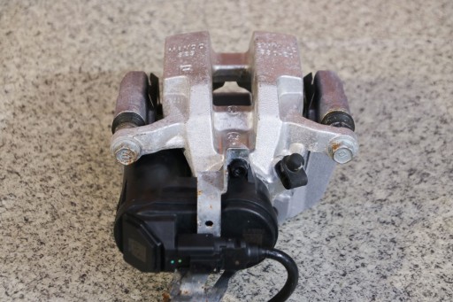 BMW G20 G21 caliper brake right rear part 42/20/330 3 km !!!
