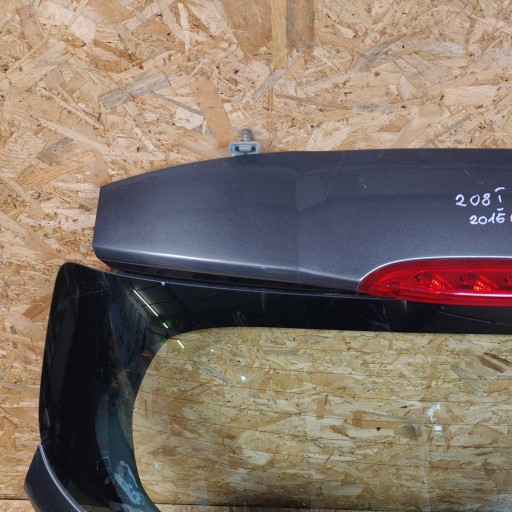 trunk door boot rear part Peugeot 208 and