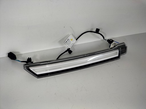 light front LED grille right VW ID7 23
