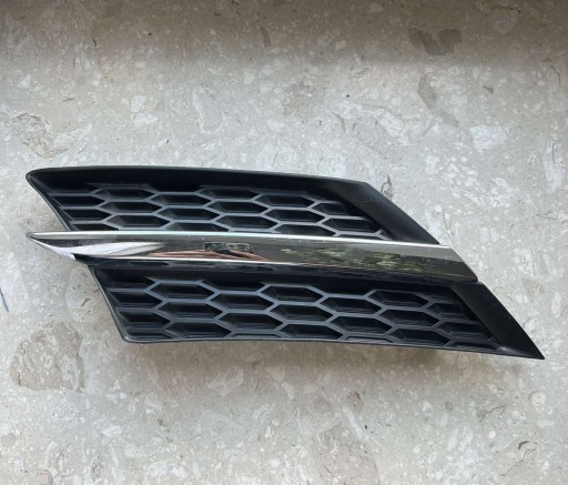 TOYOTA RAV4 IV grid of a bumper front right 53105-42010