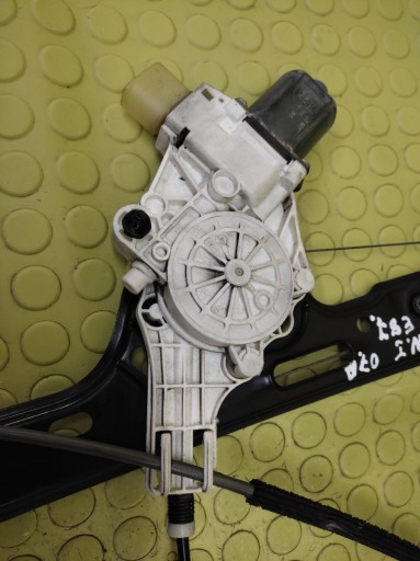 BMW 1 E87 window regulator left front
