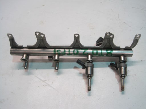 Rampe injection VW AUDI SEAT SKODA 06J133317G