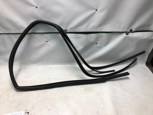 910 - MERCEDES SPRINTER 907 УЩІЛЬНЕННЯ СКЛА ПРАВОЇ ДВЕРІ