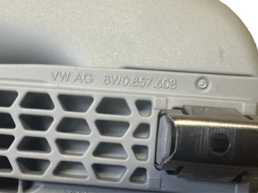 AUDI A4 A5 8W B9 ručka střechy pravá záď 8W0857608