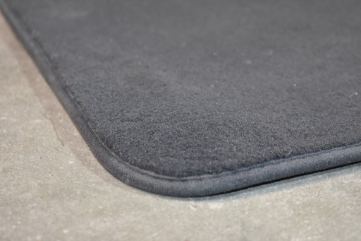 IDEALNY mat WELUROWY rear part rear left BMW G70 1