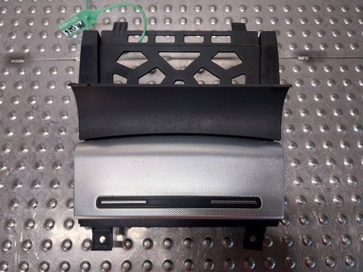 pepeljara srednja TUNELU 8P0857951 AUDI A3 8P LIFT