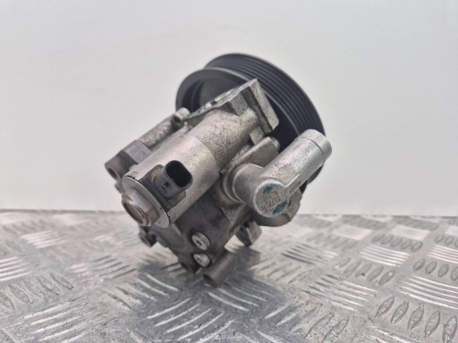 Mercedes C200 CGI W204 servo pump A0064667501