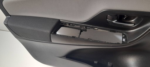 Toyota Yaris III Lift 2014- side door front left 677640D130 (ET179)