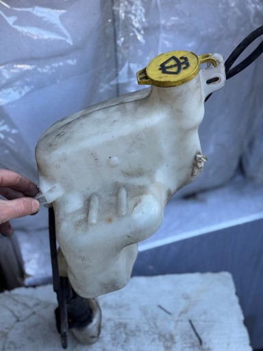 washer fluid tank jeep compass and 05303789AF