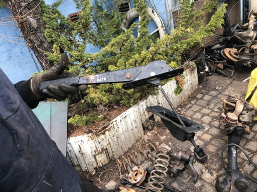 Jeep Cherokee XJ — Рычаг ручного тормоза