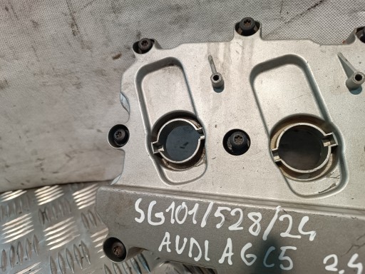 Abdeckung der Ventile AUDI A6 C6 2.4B V6 2004r 06E1034720