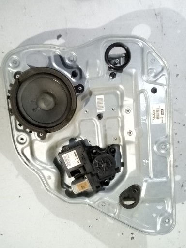 Volvo V50 lift of the window right rear part
