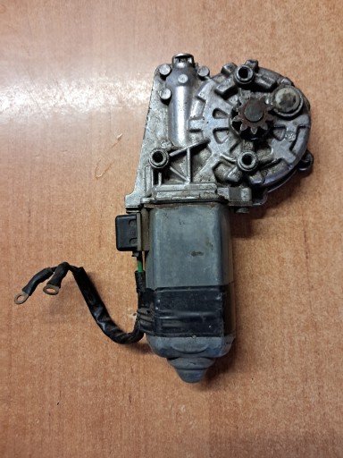 Мотор механизма левого стекла mercedes 124 0130821284