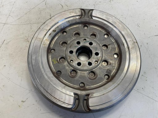 wheel flywheel clutch 1.4 e-TSI VW PASSAT B8 LIFT 04E105266AA