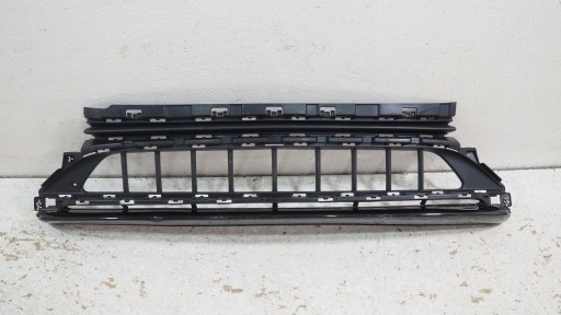 Mercedes GT W290 X290 AMG Coupe central grid of a bumper front A2908857500