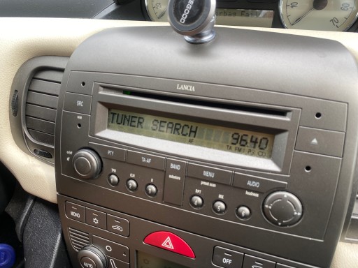 Lancia Ypsilon 03-09 RADIO ORYGINALNE CD brakuje kodu